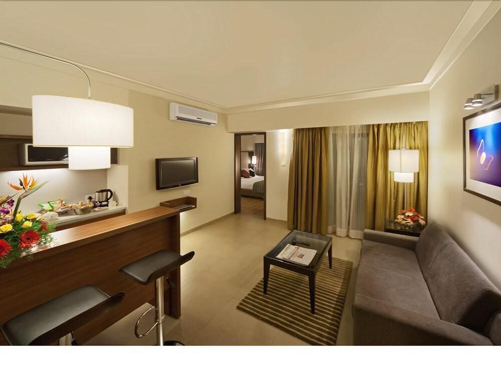 Cocoon Hotel Pune Exteriör bild