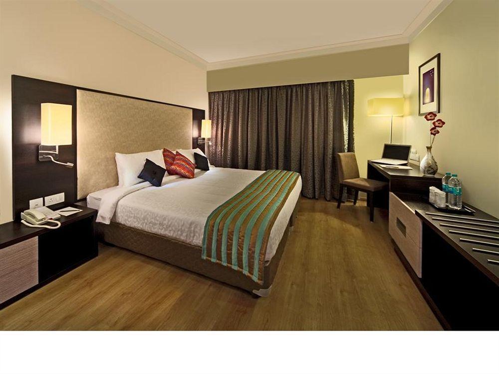 Cocoon Hotel Pune Exteriör bild