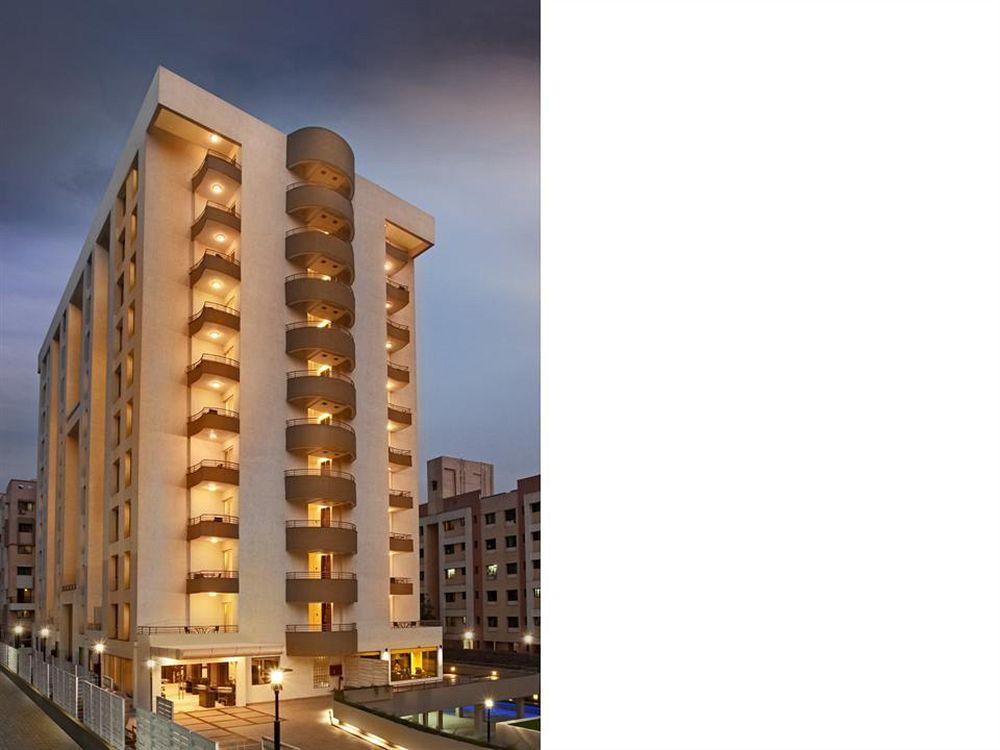 Cocoon Hotel Pune Exteriör bild