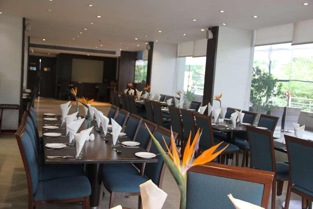 Cocoon Hotel Pune Restaurang bild